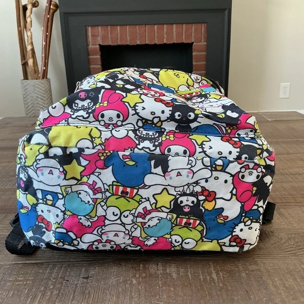 Sanrio Hello Kitty & Friends All Over 16